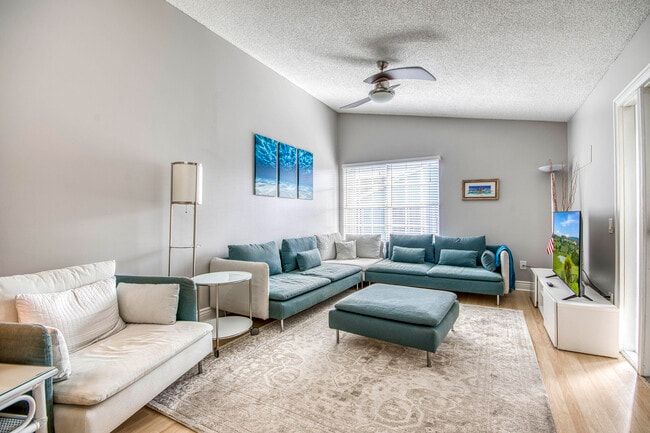 Building Photo - 619 Waterside Dr