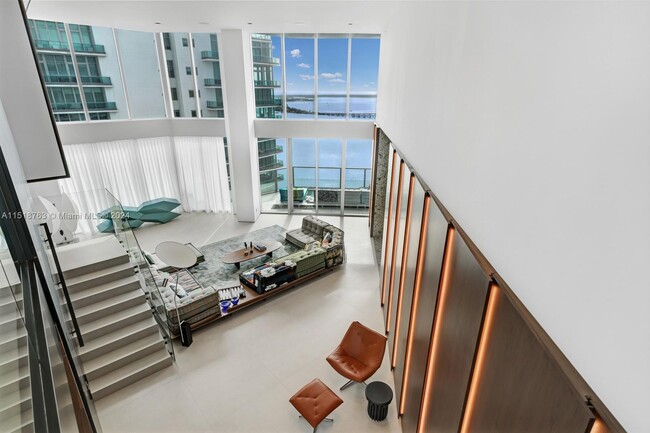 Building Photo - 1300 Brickell Bay Dr