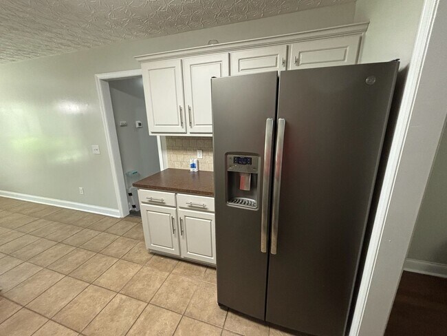 Building Photo - This Cute Home Is Everything You've Been Looking For! In A Quiet Subdivision With No Hoa