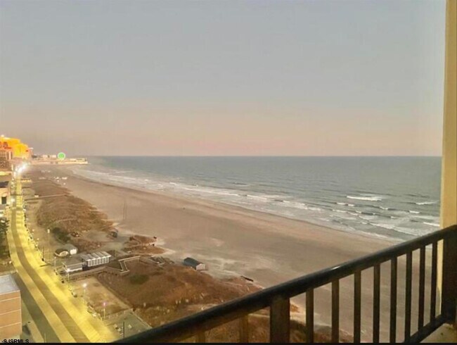 Building Photo - 3851 Boardwalk