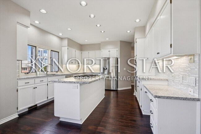 Building Photo - Elegant Corner-Lot Living Near Lakeridge High School