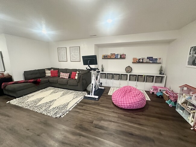 Building Photo - 3920 Flint Ave