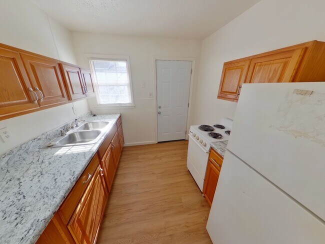 Building Photo - 1608 S Martinson St