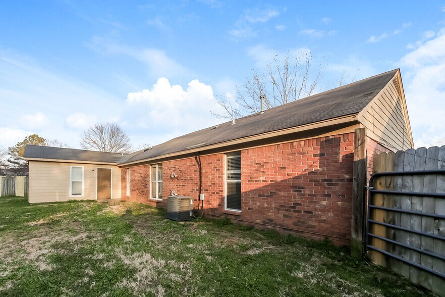 Building Photo - 6845 Dunbarton Dr