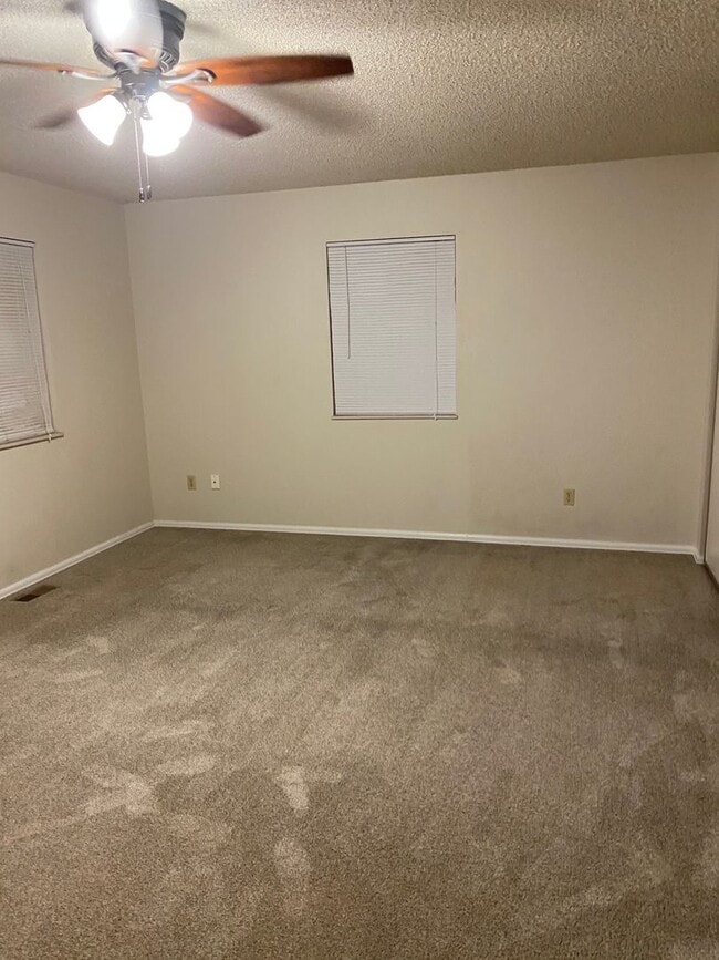 Building Photo - Fantastic 3 Bedroom, 2 Bath, 2 Car Garage,...