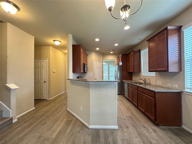 Building Photo - 15610 Whisper Woods Dr