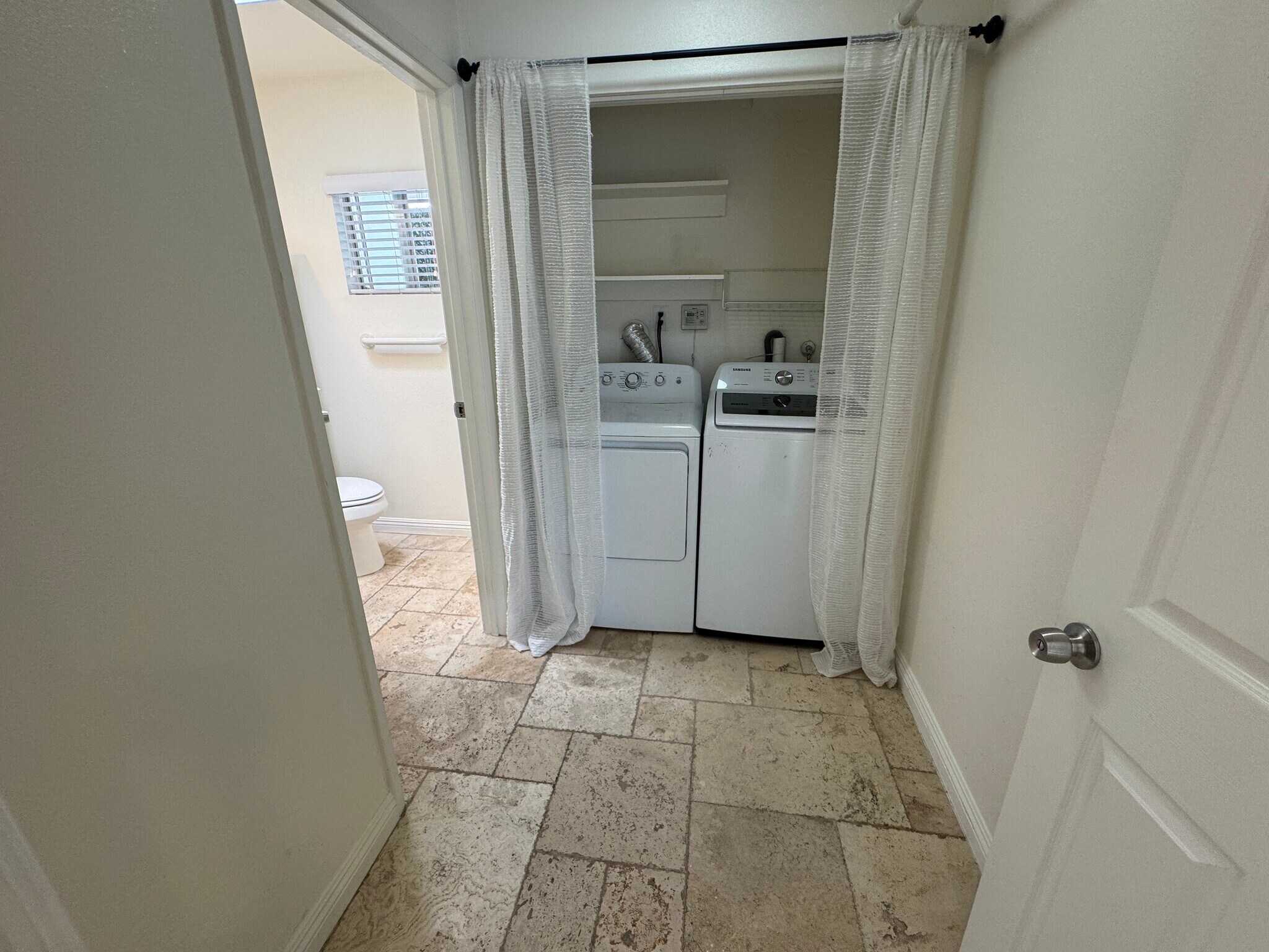 Building Photo - 1121 Calle Tulipan