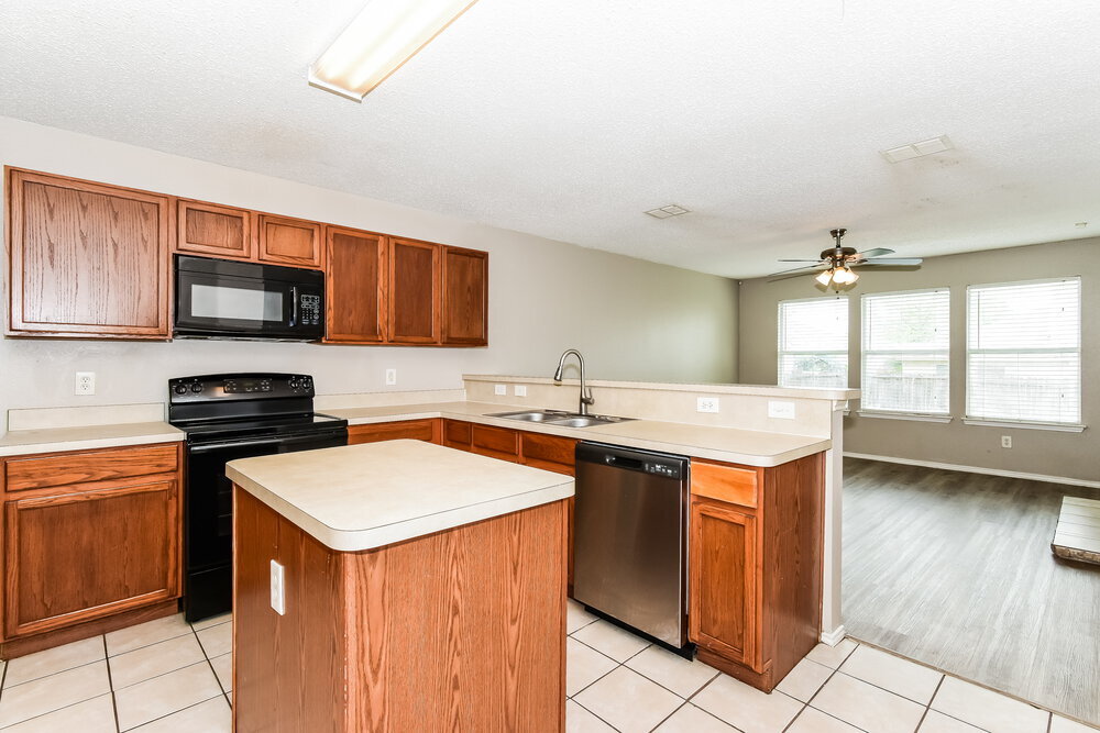 Building Photo - 1112 Alexandria Dr