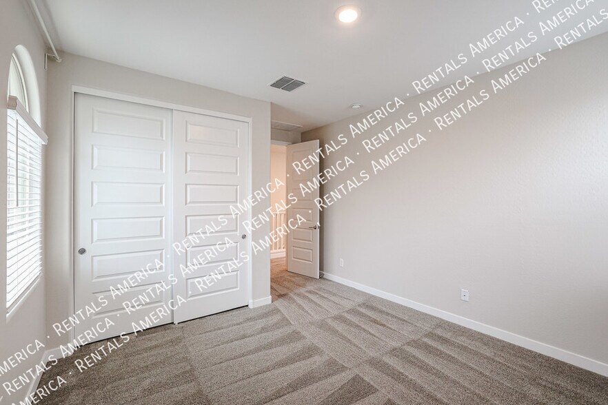 Building Photo - 1103 E Newland Dr