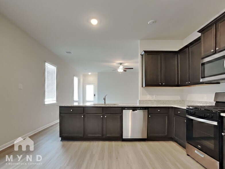 Building Photo - 15419 Maple Ter Dr