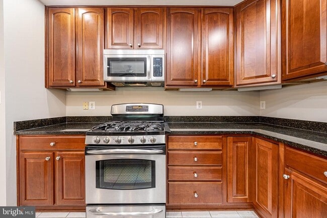 Building Photo - 3687 Spring Hollow Ln