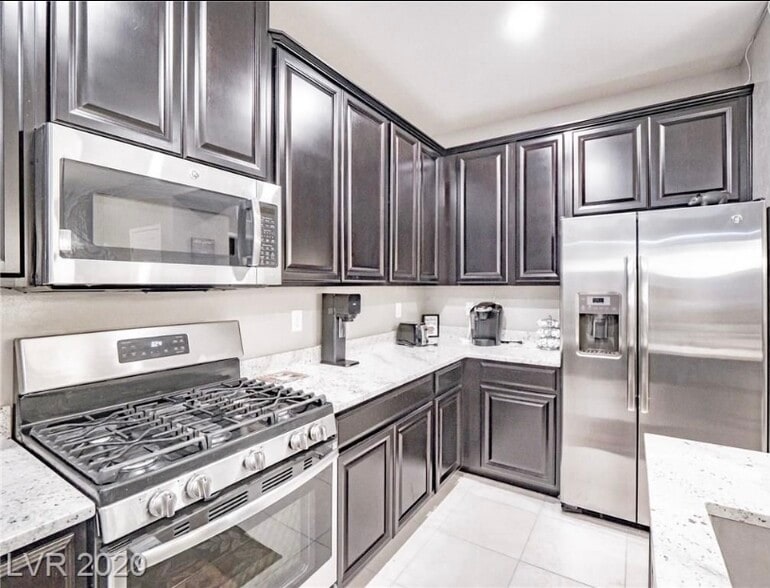 Building Photo - 8418 Classique Ave