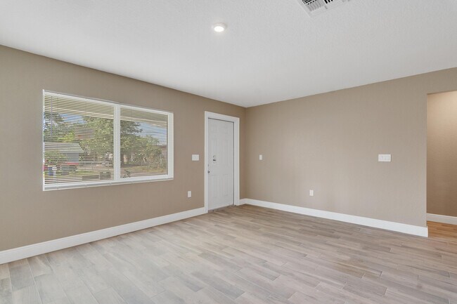Building Photo - 1405 Ave G
