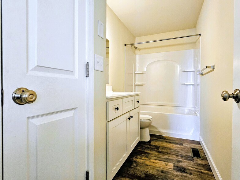 Building Photo - 4 Skyview Ln