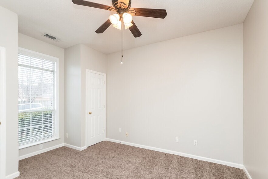 Building Photo - 622 W Ashley Glen Cir