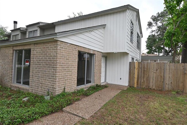 Primary Photo - Stunningly Renovated 2-Bedroom Home with M...