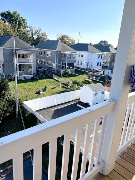 Back Porch - clothesline - 96 Lawrence St