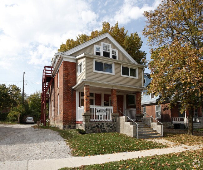 Primary Photo - 127 College Pl