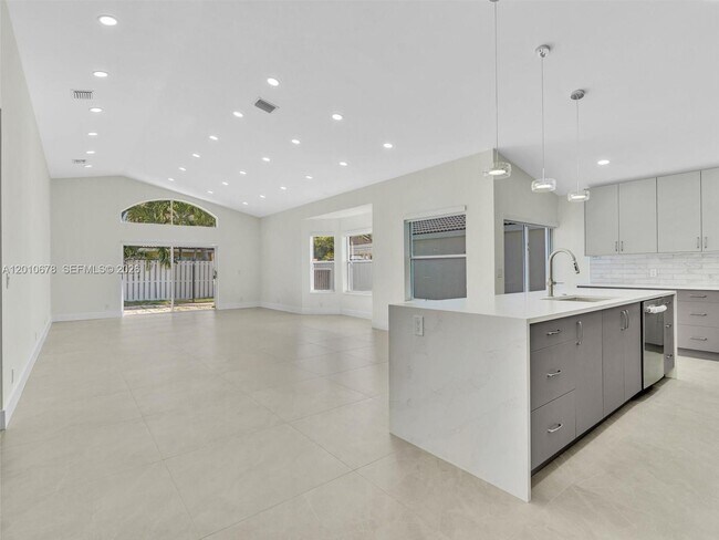 Building Photo - 3863 SW 53rd Pl