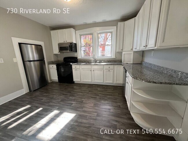 Building Photo - 730 Riverland Rd SE