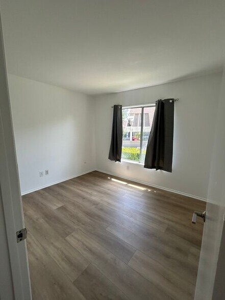 Building Photo - 1735 N Willow Woods Dr