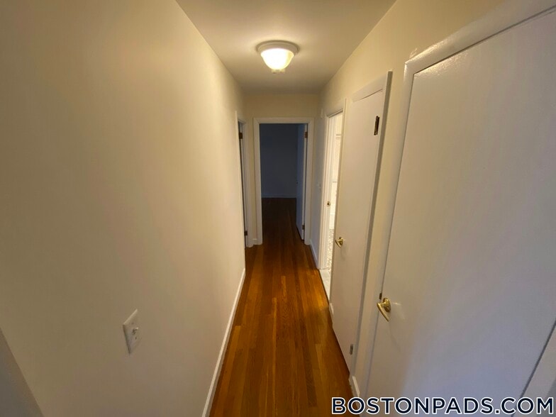 Building Photo - 17 Captain Parker Arms