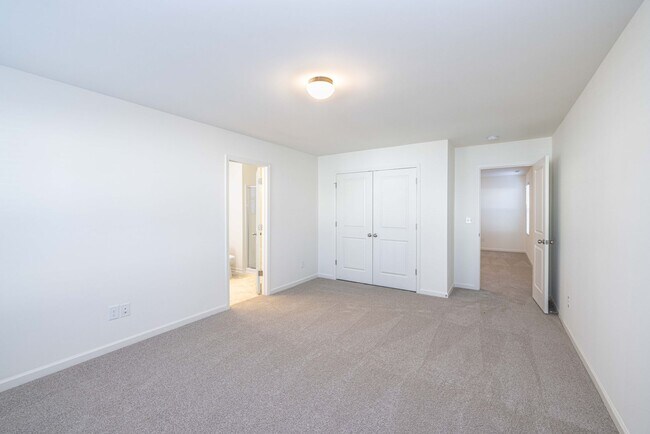 Building Photo - 3 br  Quiet community, paired Home minutes from I-77 and I-40