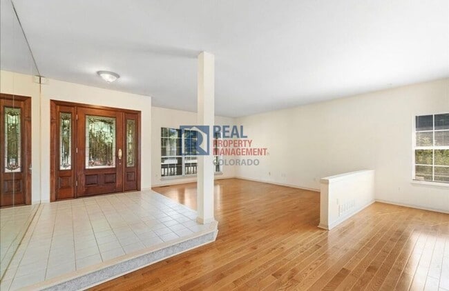 Building Photo - 10010 Irving St