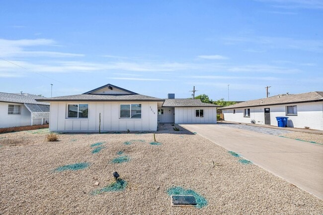 Building Photo - 6 BED/4 BATH Complete remodel with backyard pool & bar