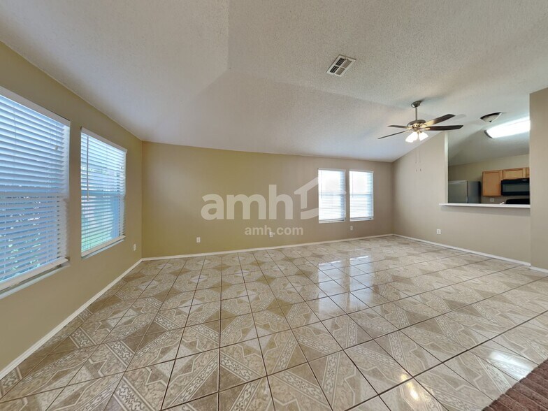 Building Photo - 702 Castlewick Ct
