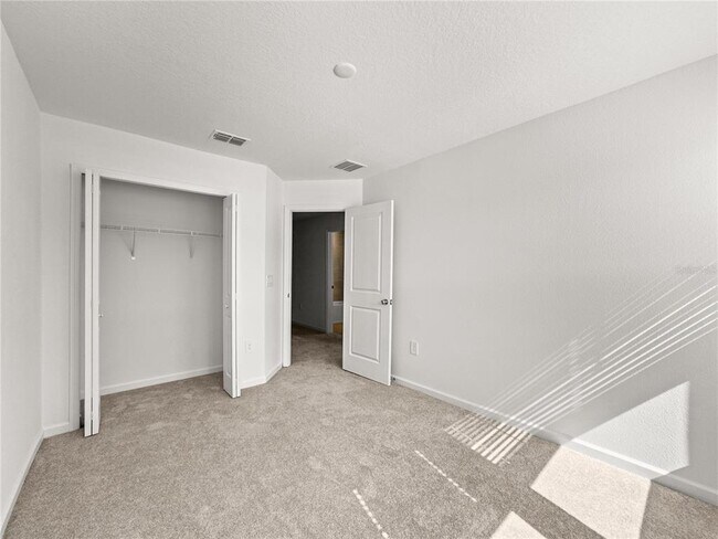 Building Photo - 3534 SE 37th Ct