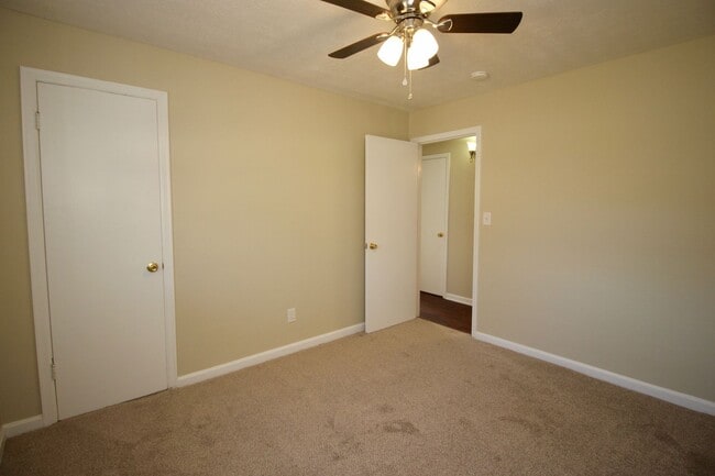 Building Photo - Super 3-brm stone ranch with basement in e...