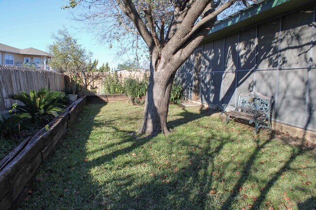 Building Photo - 4222 Clear Lake Dr