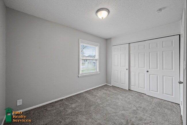 Building Photo - Recently Remodeled 2 Bedroom Home