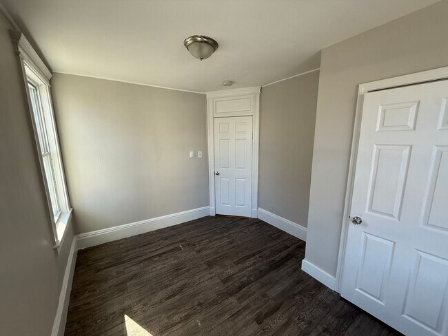 Building Photo - 139 Franklin St