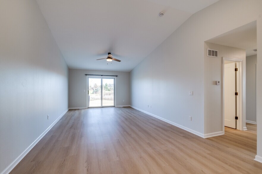 Building Photo - 8096 Memorial Hwy