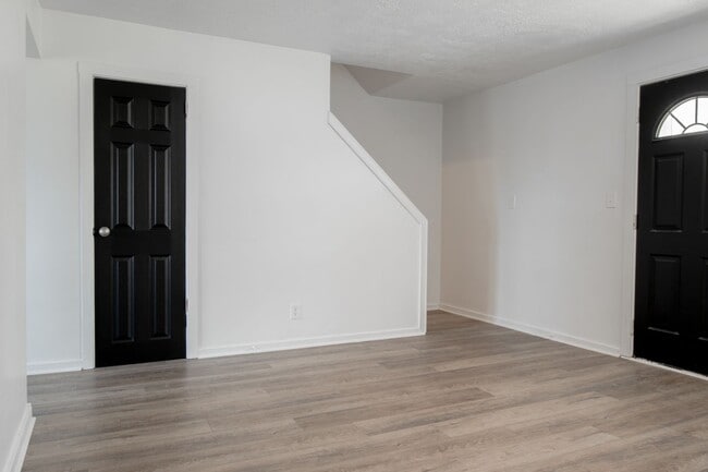 Building Photo - 01 Midland Heights Cir