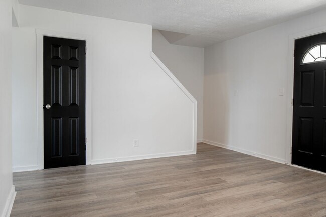 Building Photo - 63 Midland Heights Cir