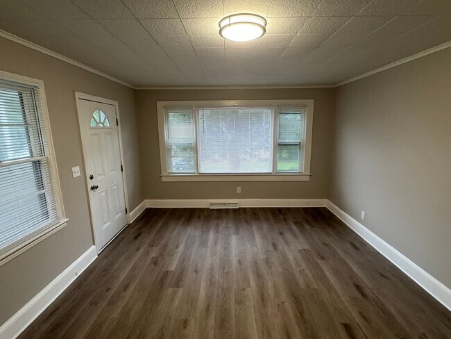 Building Photo - 113 Garrison Dr