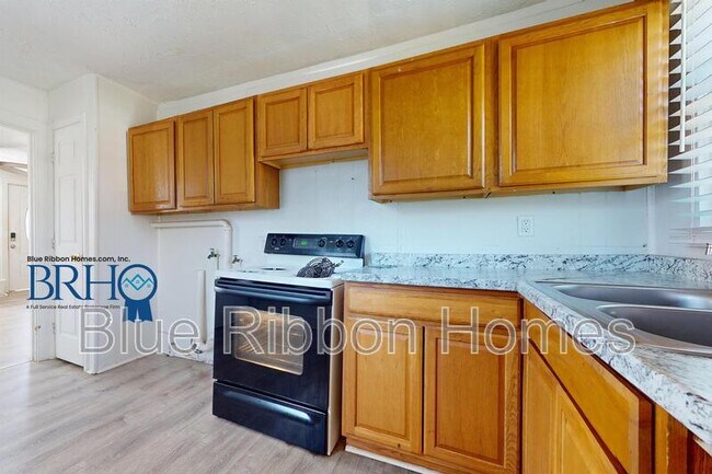 Building Photo - 3213 Shields Ave