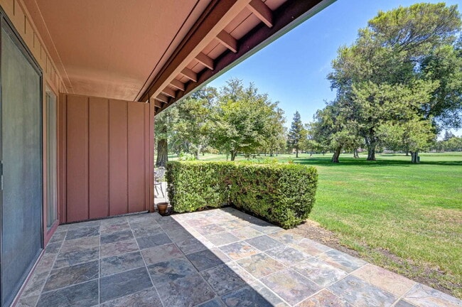 Building Photo - Fabulous condominium home on 6th Fairway of El Macero Country Club.