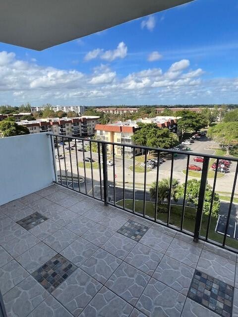 Building Photo - 4164 Inverrary Dr