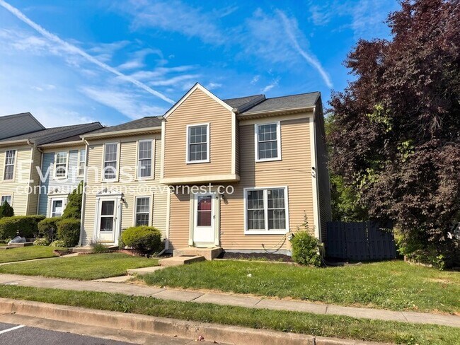 Building Photo - PROMO: Get $500 Off First Full Month’s Rent!/Spacious Town Home with Modern Amenities / 3 Beds & ...