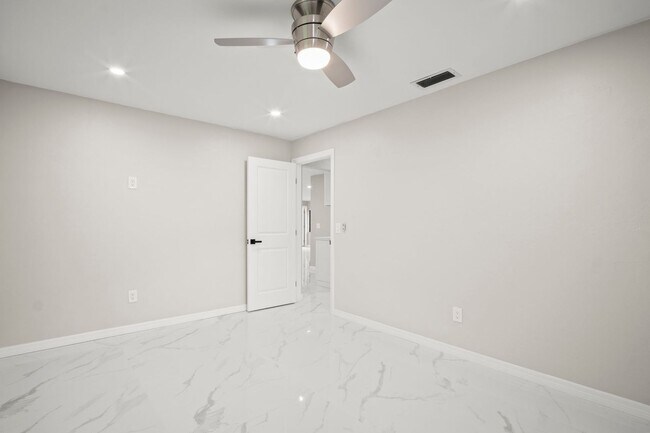 Building Photo - POOL HOME - 4 Bed / 3 Bath Annual Rental