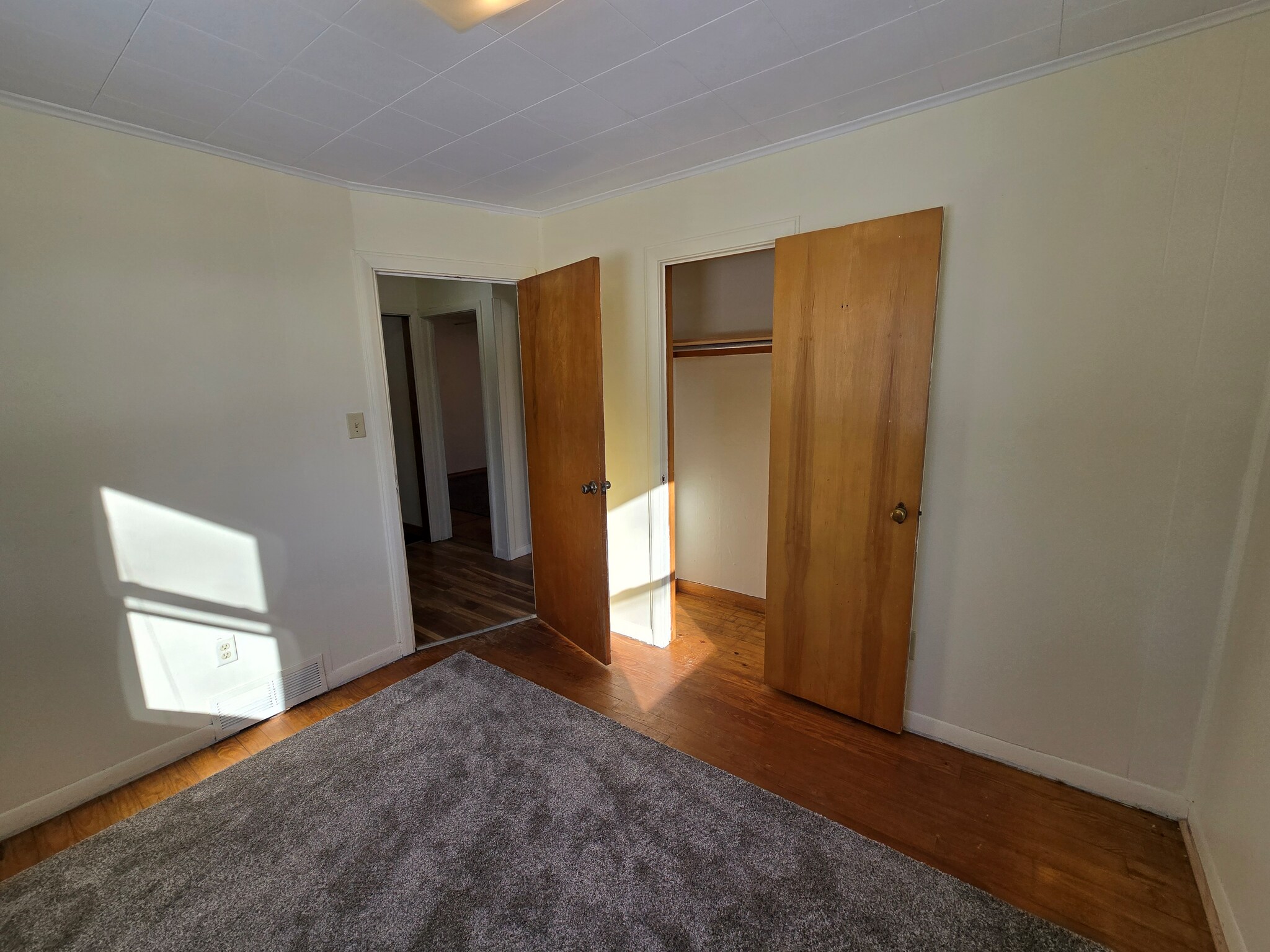 Bedroom SW - 836 Oak Hill Rd