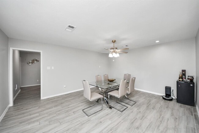 Building Photo - 2402 Bammel Timbers Ln