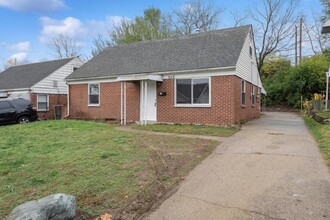 Building Photo - 844 Alverno Ave