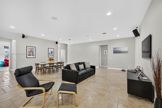 Building Photo - 18369 Mellen Ln