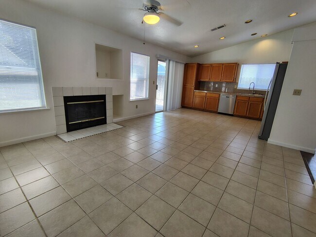 Building Photo - 4920 Apple Farm Ln