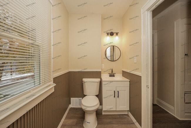 Building Photo - 13713 Edgewood Ave